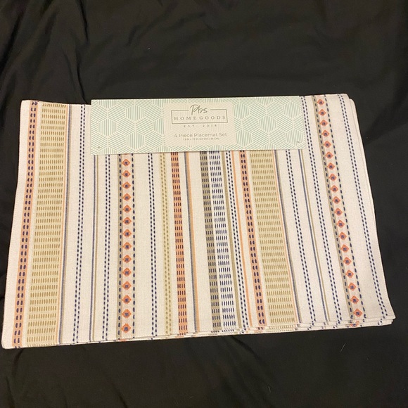 Cloth placemats,NWT,set of 4,multicolored striped patterns,unique style - Picture 4 of 10